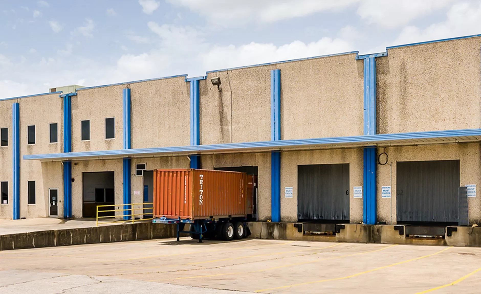 houston warehouse with loading docks