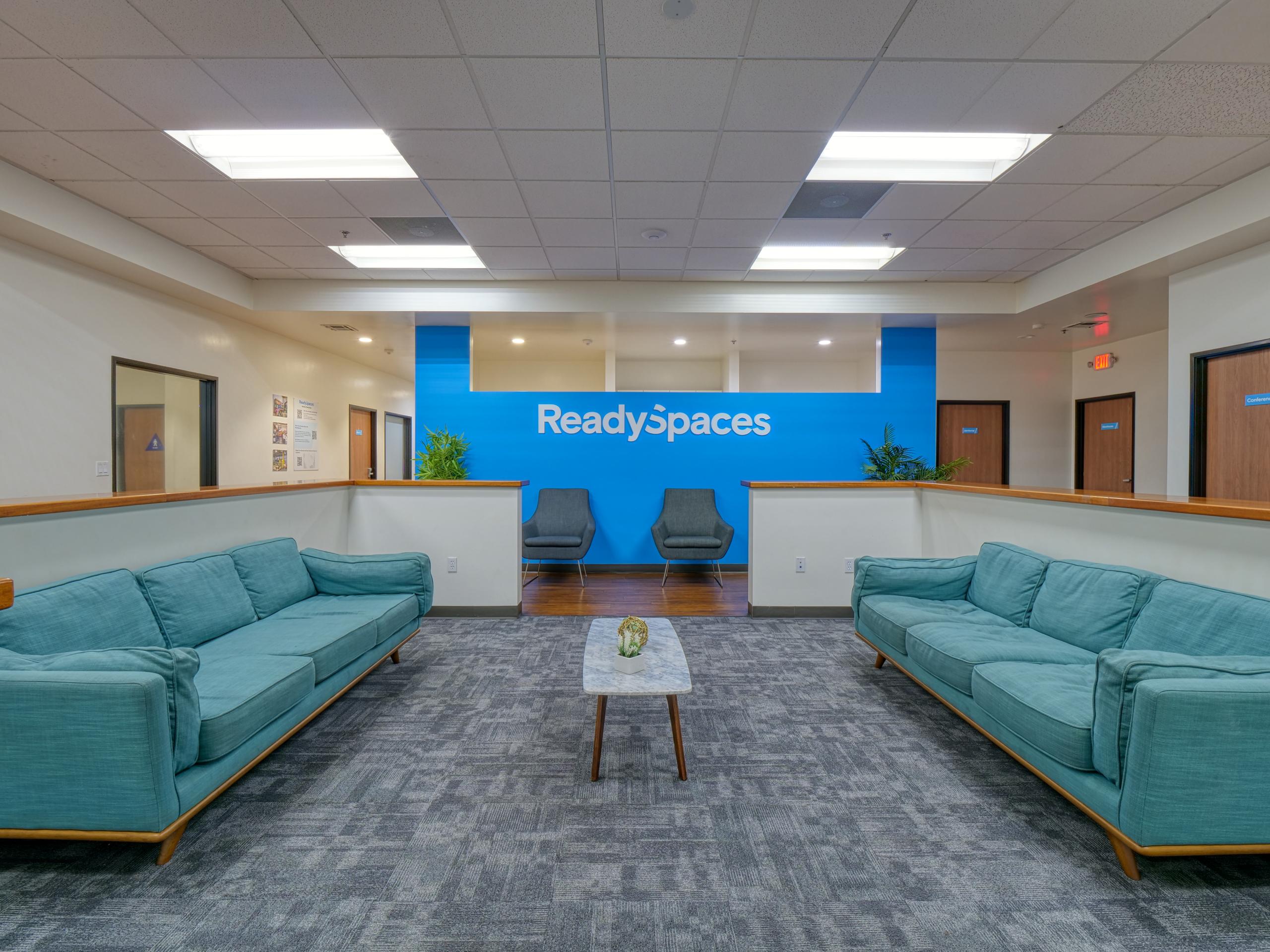 ReadySpaces South Gate lounge